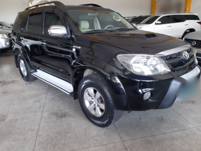 TOYOTA Modelo: HILUX SW4 SRV D4-D 4X4 3.0 TDI DIES. AUT